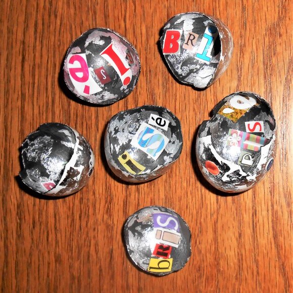 Handmade collages on a set of varnished eggshells - Picture 15 of 16